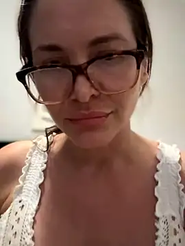 Snapshot of MessyNastyQueen chatting on 10/19/25, 10:43 MessyNastyQueen online show from 10/19/25, 10:43