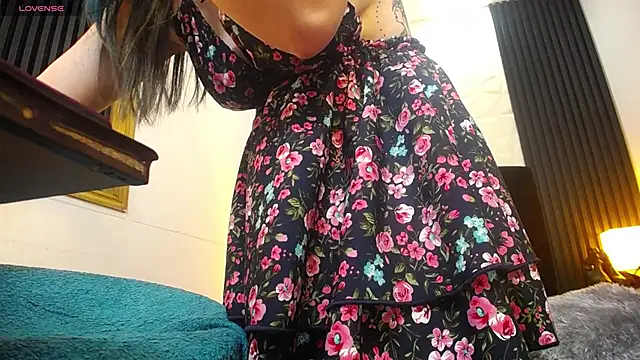 alicia moom online show from 12/02/24, 07:16
