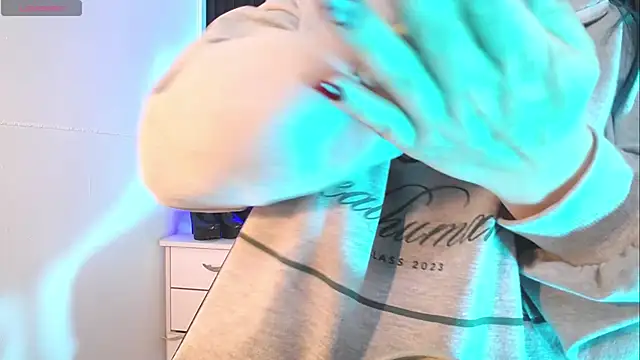 Snapshot of alicia_moom chatting on 11/03/25, 05:58 alicia moom online show from 11/03/25, 05:58