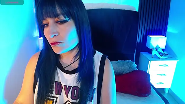 Snapshot of alicia_moom chatting on 11/28/25, 07:27 alicia moom online show from 11/28/25, 07:27