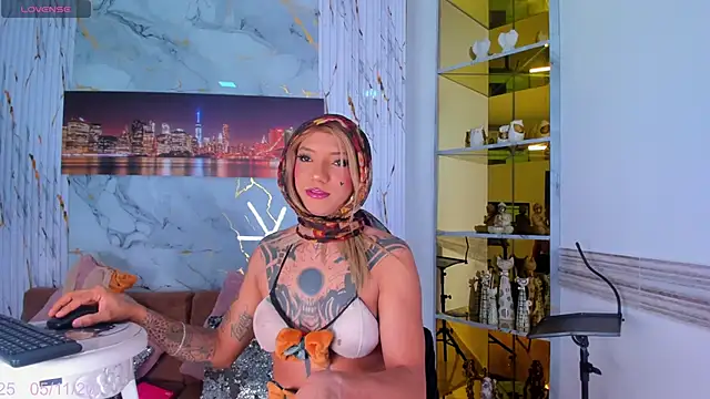 EmmaHills Sex online show from 11/05/25, 01:22