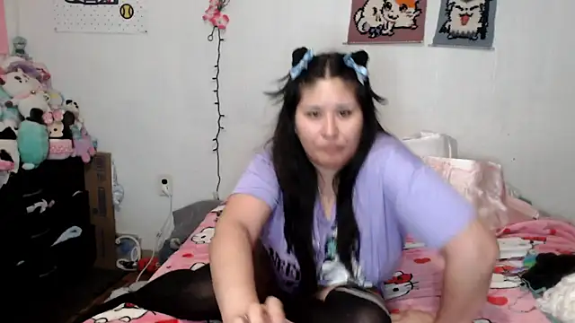Snapshot of Cupcakecutie449 chatting on 02/11/26, 05:23 Cupcakecutie449 online show from 02/11/26, 05:23