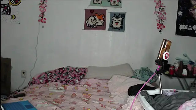 Snapshot of Cupcakecutie449 chatting on 04/10/26, 06:40 Cupcakecutie449 online show from 04/10/26, 06:40