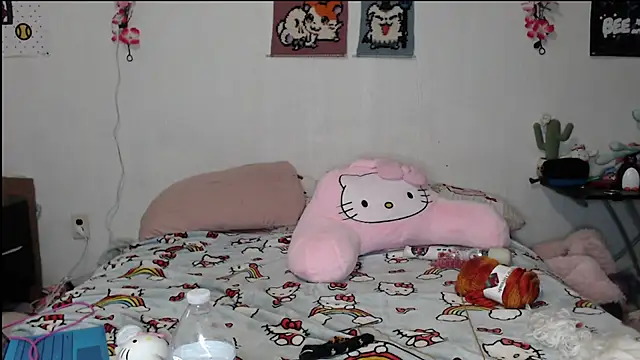 Snapshot of Cupcakecutie449 chatting on 04/19/26, 05:07 Cupcakecutie449 online show from 04/19/26, 05:07