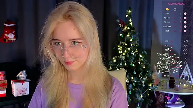 Snapshot of Arveni chatting on 12/13/24, 03:21 Arveni online show from 12/13/24, 03:21