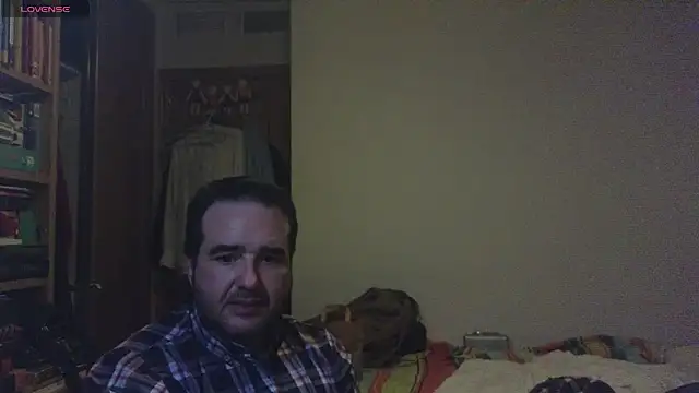 curiosillo83 online show from 02/04/25, 02:07