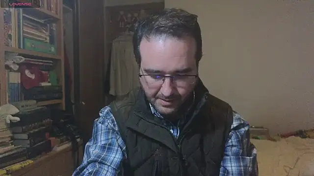 curiosillo83 online show from 02/04/25, 07:00