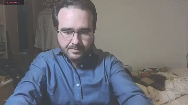 curiosillo83 online show from 02/11/25, 04:02