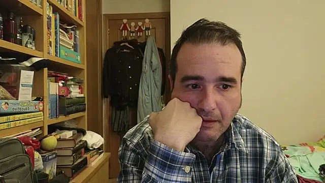 curiosillo83 online show from 04/28/26, 02:11