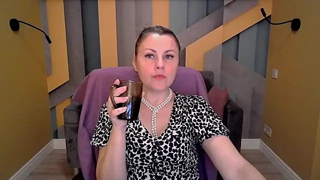 Snapshot of Candy_Long chatting on 11/08/25, 06:24 Candy Long online show from 11/08/25, 06:24