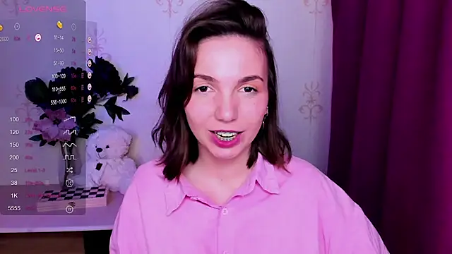 Snapshot of KindHazelHere_ chatting on 04/11/26, 06:18 KindHazelHere online show from 04/11/26, 06:18