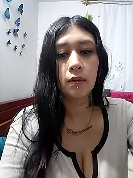 Snapshot of Giuliana90 chatting on 03/19/26, 06:50 Giuliana90 online show from 03/19/26, 06:50