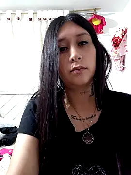 Snapshot of Giuliana90 chatting on 03/25/26, 03:45 Giuliana90 online show from 03/25/26, 03:45