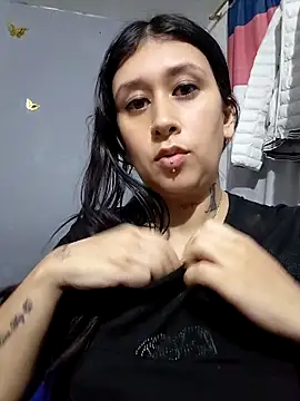 Snapshot of Giuliana90 chatting on 04/05/26, 02:42 Giuliana90 online show from 04/05/26, 02:42