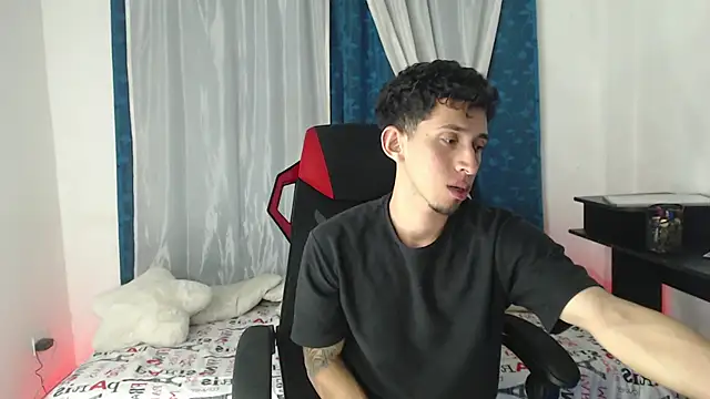 Snapshot of stevenSEX123 chatting on 09/23/25, 07:00 stevenSEX123 online show from 09/23/25, 07:00