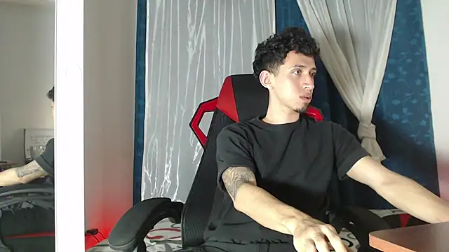 Snapshot of stevenSEX123 chatting on 11/11/25, 05:07 stevenSEX123 online show from 11/11/25, 05:07