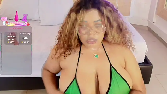 Snapshot of _nickypurple_ chatting on 10/24/25, 07:32 nickypurple online show from 10/24/25, 07:32