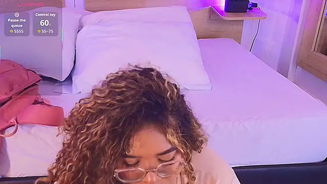 Snapshot of _nickypurple_ chatting on 11/17/25, 06:14 nickypurple online show from 11/17/25, 06:14