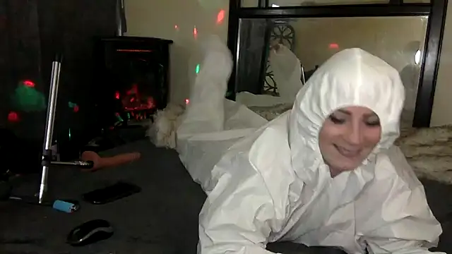 TiffaneyLove online show from 02/18/25, 05:42