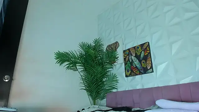 Snapshot of Hellen_Sky chatting on 10/31/25, 07:04 Hellen Sky online show from 10/31/25, 07:04