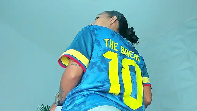 Snapshot of Hellen_Sky chatting on 11/19/25, 07:03 Hellen Sky online show from 11/19/25, 07:03