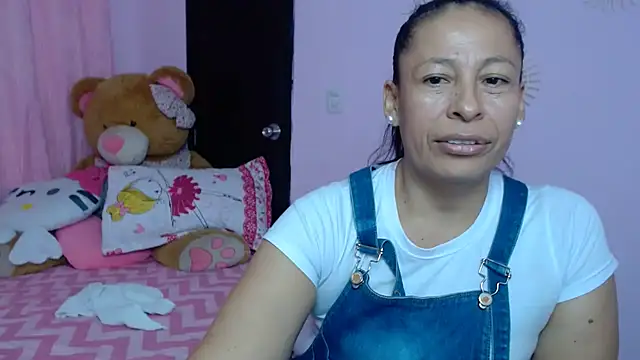 Snapshot of mature_martina chatting on 01/13/25, 10:56 mature martina online show from 01/13/25, 10:56