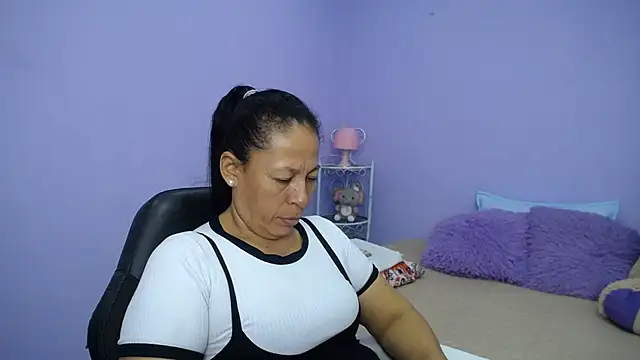 Snapshot of mature_martina chatting on 01/16/25, 11:06 mature martina online show from 01/16/25, 11:06
