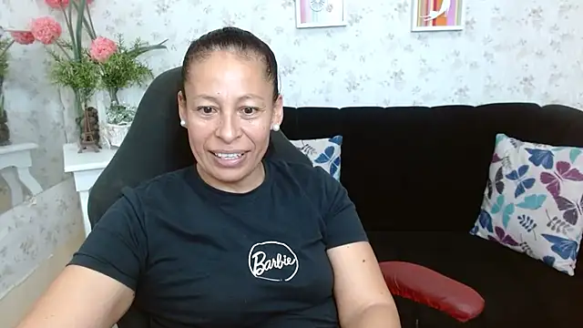 Snapshot of mature_martina chatting on 01/17/25, 10:56 mature martina online show from 01/17/25, 10:56