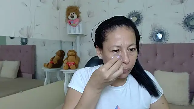 Snapshot of mature_martina chatting on 01/21/25, 09:46 mature martina online show from 01/21/25, 09:46