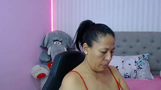 Snapshot of mature_martina chatting on 01/24/25, 04:37 mature martina online show from 01/24/25, 04:37
