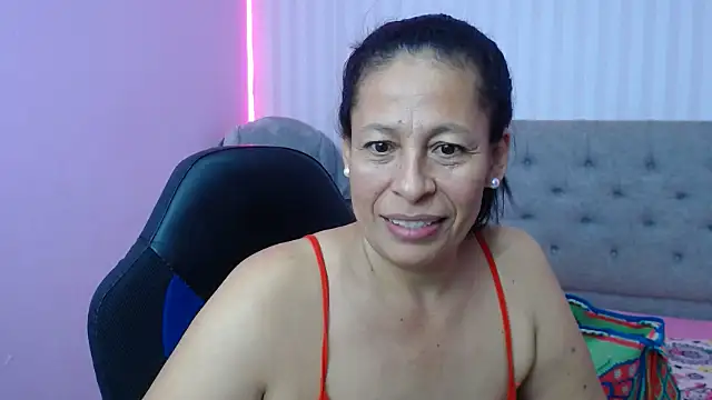 Snapshot of mature_martina chatting on 01/24/25, 10:43 mature martina online show from 01/24/25, 10:43