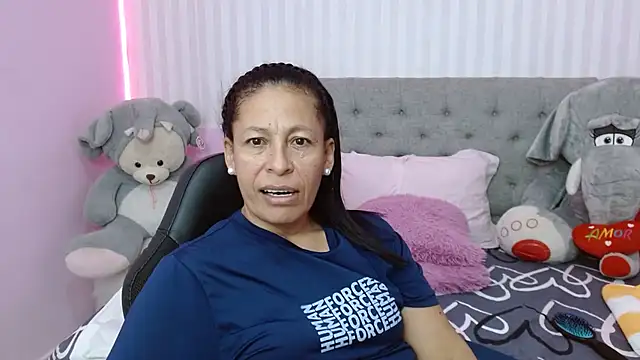 Snapshot of mature_martina chatting on 01/28/25, 01:39 mature martina online show from 01/28/25, 01:39