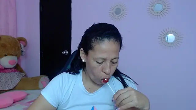 Snapshot of mature_martina chatting on 02/01/25, 02:05 mature martina online show from 02/01/25, 02:05