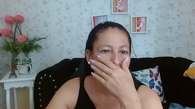 Snapshot of mature_martina chatting on 02/07/25, 07:27 mature martina online show from 02/07/25, 07:27