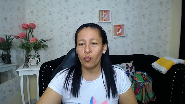 Snapshot of mature_martina chatting on 02/08/25, 10:40 mature martina online show from 02/08/25, 10:40