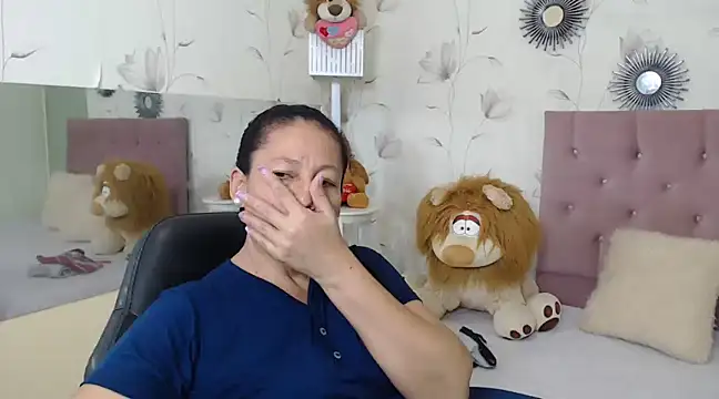 Snapshot of mature_martina chatting on 02/11/25, 06:44 mature martina online show from 02/11/25, 06:44