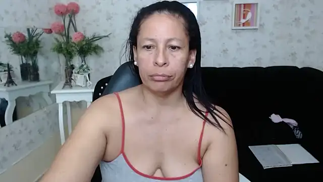 Snapshot of mature_martina chatting on 02/15/25, 08:44 mature martina online show from 02/15/25, 08:44