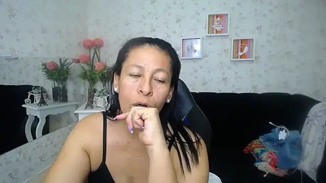 Snapshot of mature_martina chatting on 02/16/25, 08:54 mature martina online show from 02/16/25, 08:54