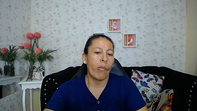 Snapshot of mature_martina chatting on 02/17/25, 11:09 mature martina online show from 02/17/25, 11:09