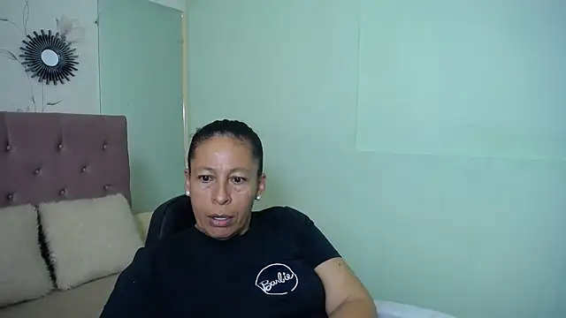 Snapshot of mature_martina chatting on 02/25/25, 10:50 mature martina online show from 02/25/25, 10:50