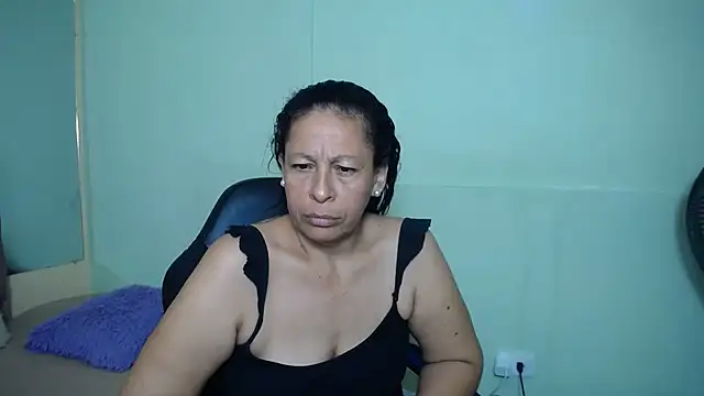 Snapshot of mature_martina chatting on 02/26/25, 10:04 mature martina online show from 02/26/25, 10:04