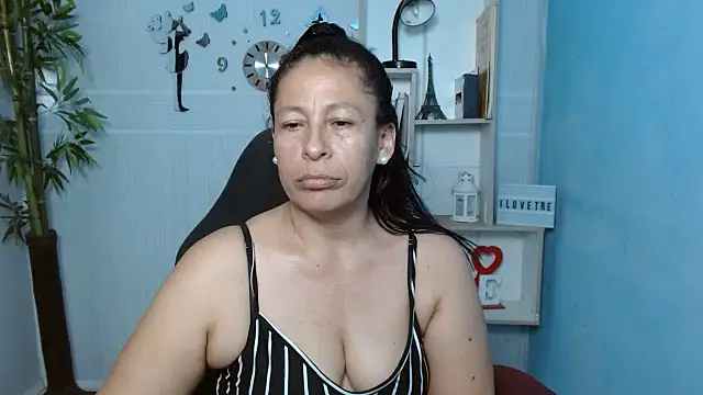 Snapshot of mature_martina chatting on 03/04/25, 11:11 mature martina online show from 03/04/25, 11:11