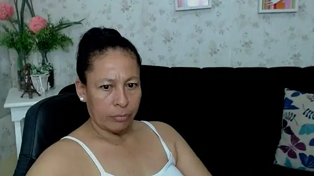 Snapshot of mature_martina chatting on 03/08/25, 04:34 mature martina online show from 03/08/25, 04:34