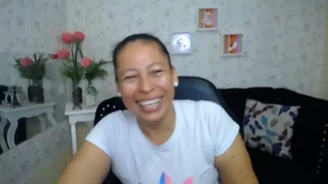 Snapshot of mature_martina chatting on 03/11/25, 11:37 mature martina online show from 03/11/25, 11:37