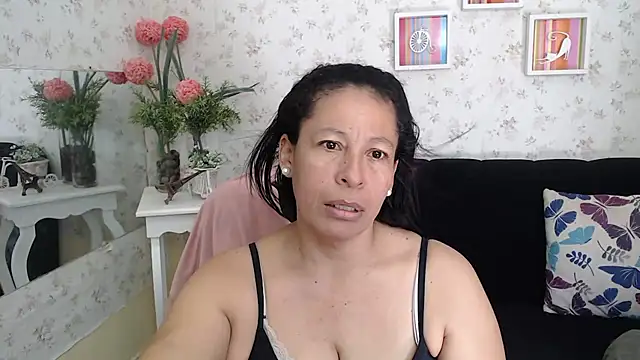 Snapshot of mature_martina chatting on 03/13/25, 06:45 mature martina online show from 03/13/25, 06:45