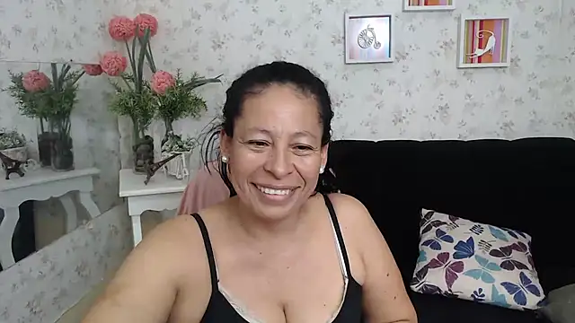 Snapshot of mature_martina chatting on 03/13/25, 10:21 mature martina online show from 03/13/25, 10:21