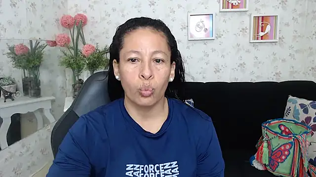 Snapshot of mature_martina chatting on 03/17/25, 12:04 mature martina online show from 03/17/25, 12:04