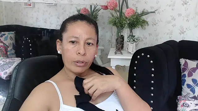 Snapshot of mature_martina chatting on 03/17/25, 09:23 mature martina online show from 03/17/25, 09:23