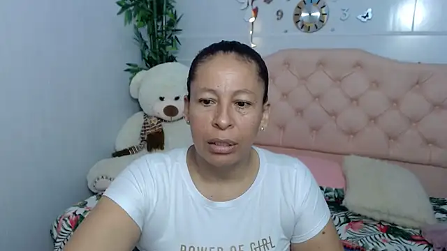 Snapshot of mature_martina chatting on 09/21/25, 06:09 mature martina online show from 09/21/25, 06:09
