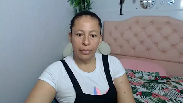 Snapshot of mature_martina chatting on 09/25/25, 11:08 mature martina online show from 09/25/25, 11:08